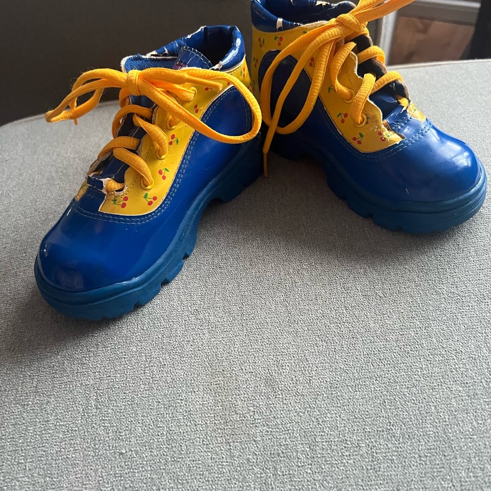 Vintage Winnie the Pooh size 9 kids boots - Picture 7 of 9